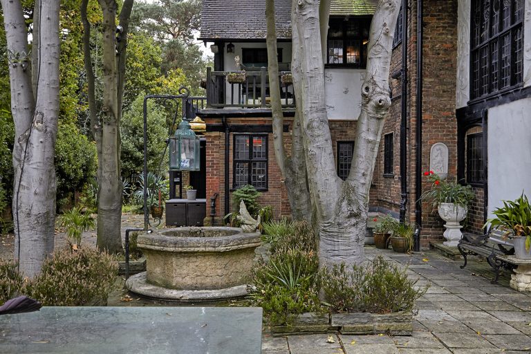 Cedar KT2 - paved terrace - london houses - shootfactory location