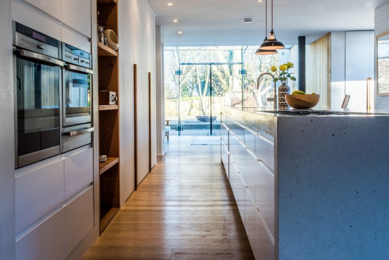 Berkhamsted HP4 - sleek kitchen with white cupboard doors - other uk houses - shootfactory location