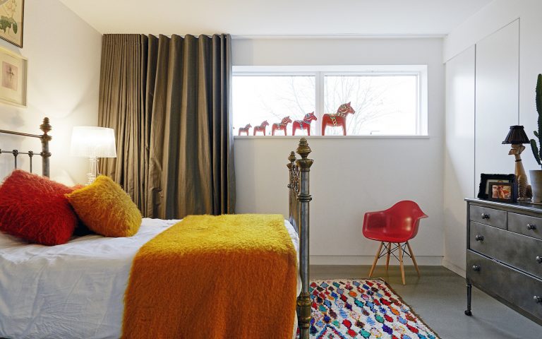 Hurst N6 - metal bedstead - london houses - shootfactory location