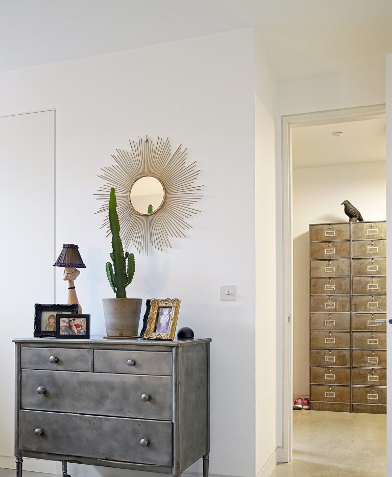 Hurst N6 - grey chest of drawers - london houses - shootfactory location