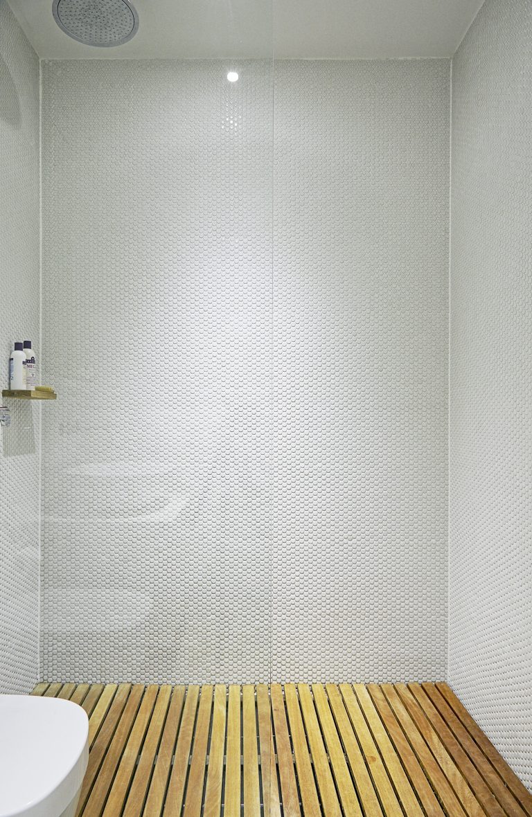 Hurst N6 - wood shower tray - london houses - shootfactory location