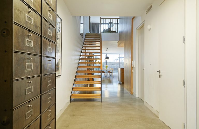 Hurst N6 - Entrance hallway with open staircase - london houses - shootfactory location