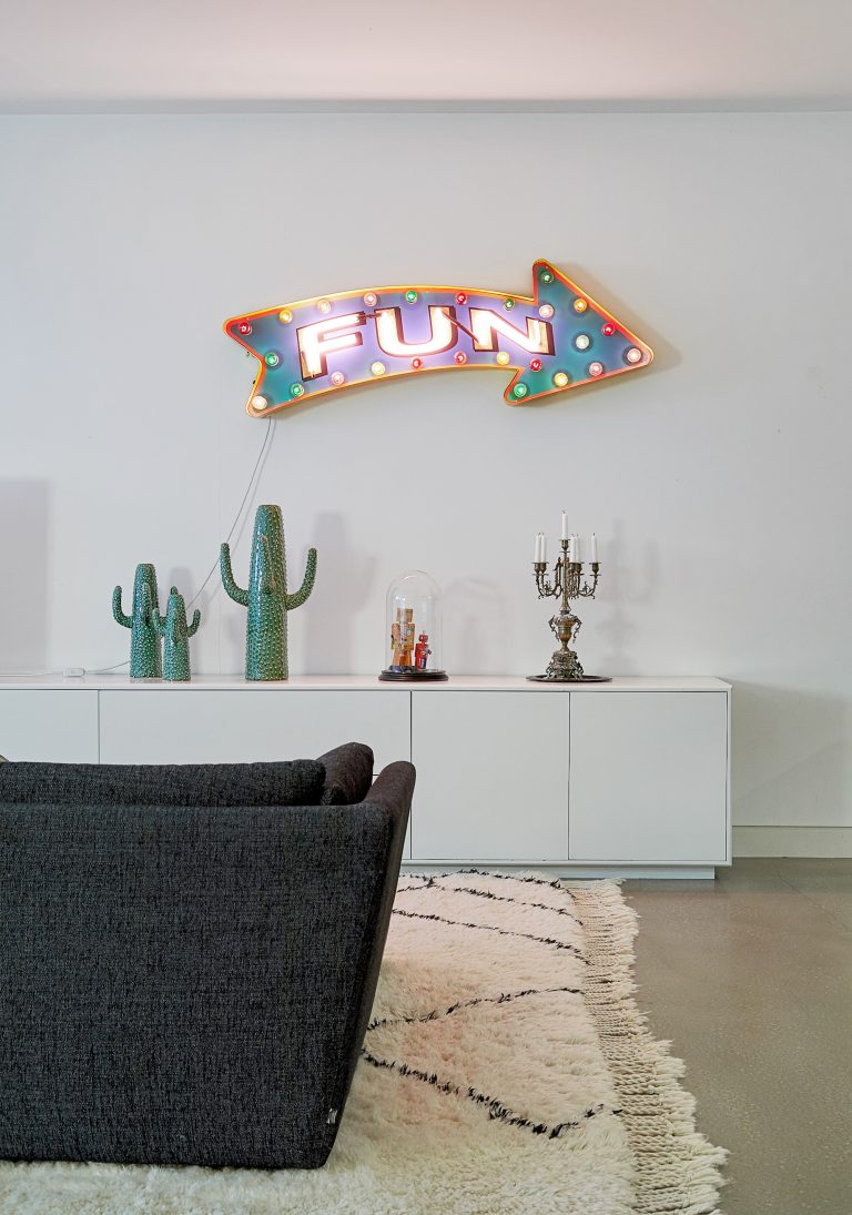 Hurst N6 - feature circus light - london houses - shootfactory location