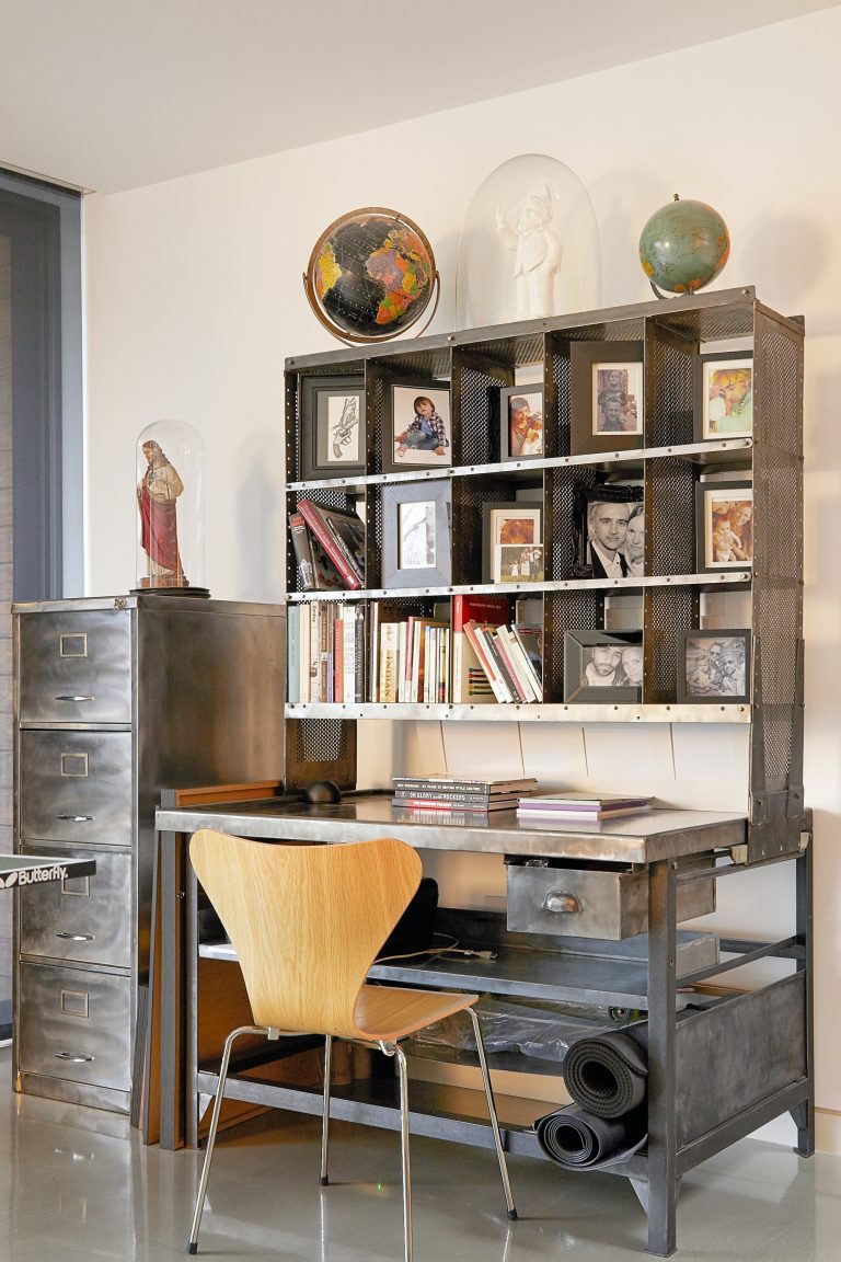 Hurst N6 - steel writing desk - london houses - shootfactory location