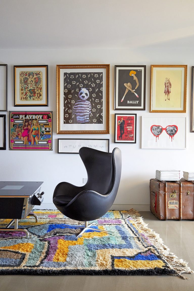 Hurst N6 - black egg chair - london houses - shootfactory location