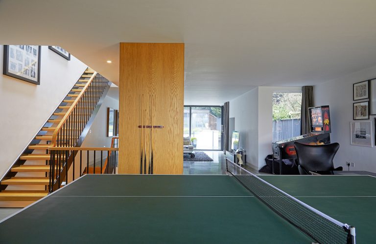 Hurst N6 - oak central bar - london houses - shootfactory location