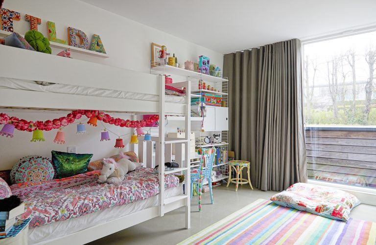Hurst N6 - girl's bedroom with white bunk beds - london houses - shootfactory location