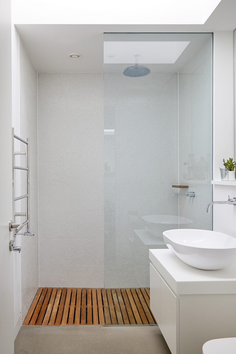 Hurst N6 - glass shower screen - london houses - shootfactory location