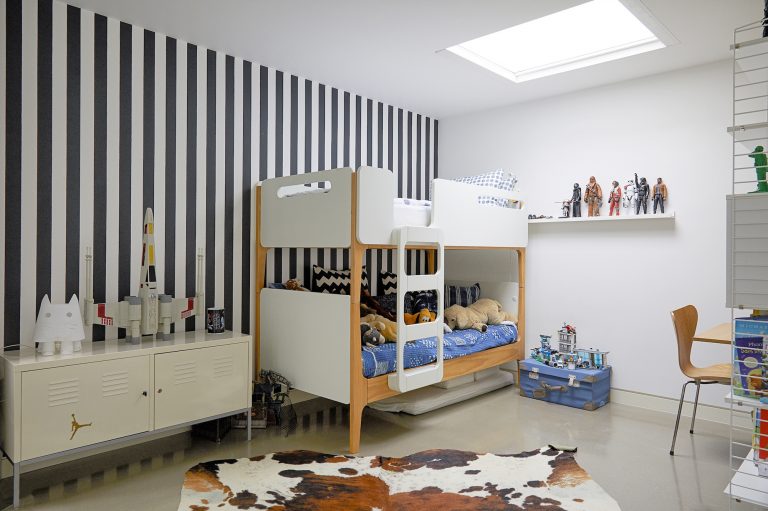 Hurst N6 - cowhide rug - london houses - shootfactory location