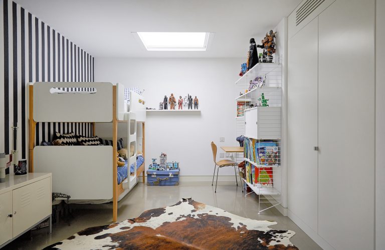 Hurst N6 - bedroom with skylight - london houses - shootfactory location