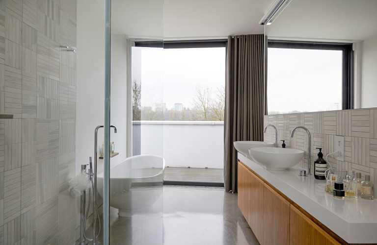 Hurst N6 - freestanding bath with view - london houses - shootfactory location
