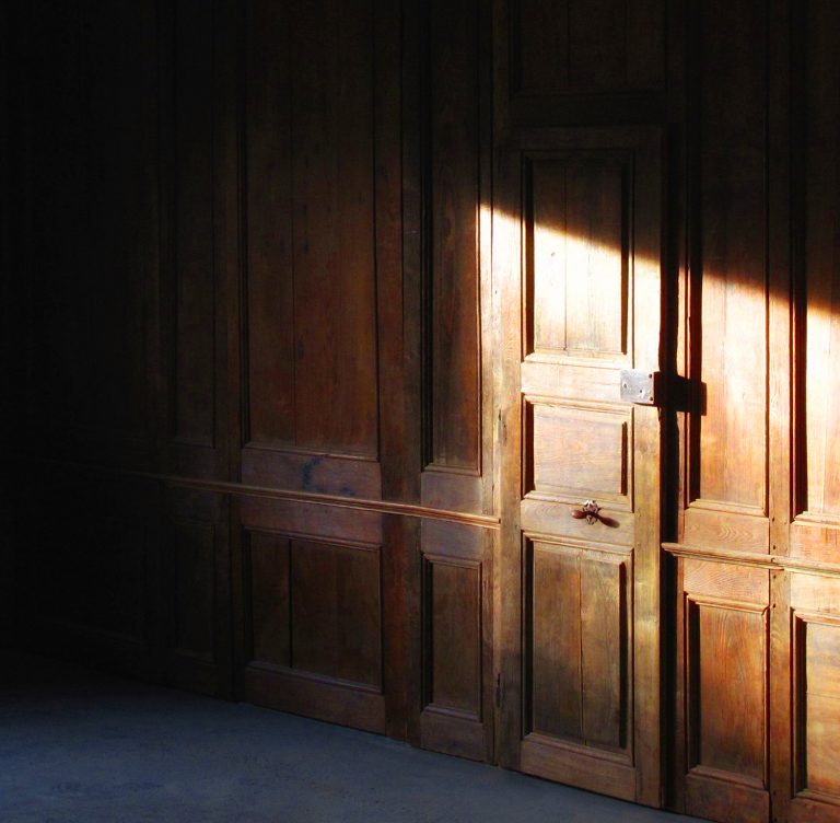 Lemon Studio One SE26 - wood panelled wall - photographic studios - shootfactory location