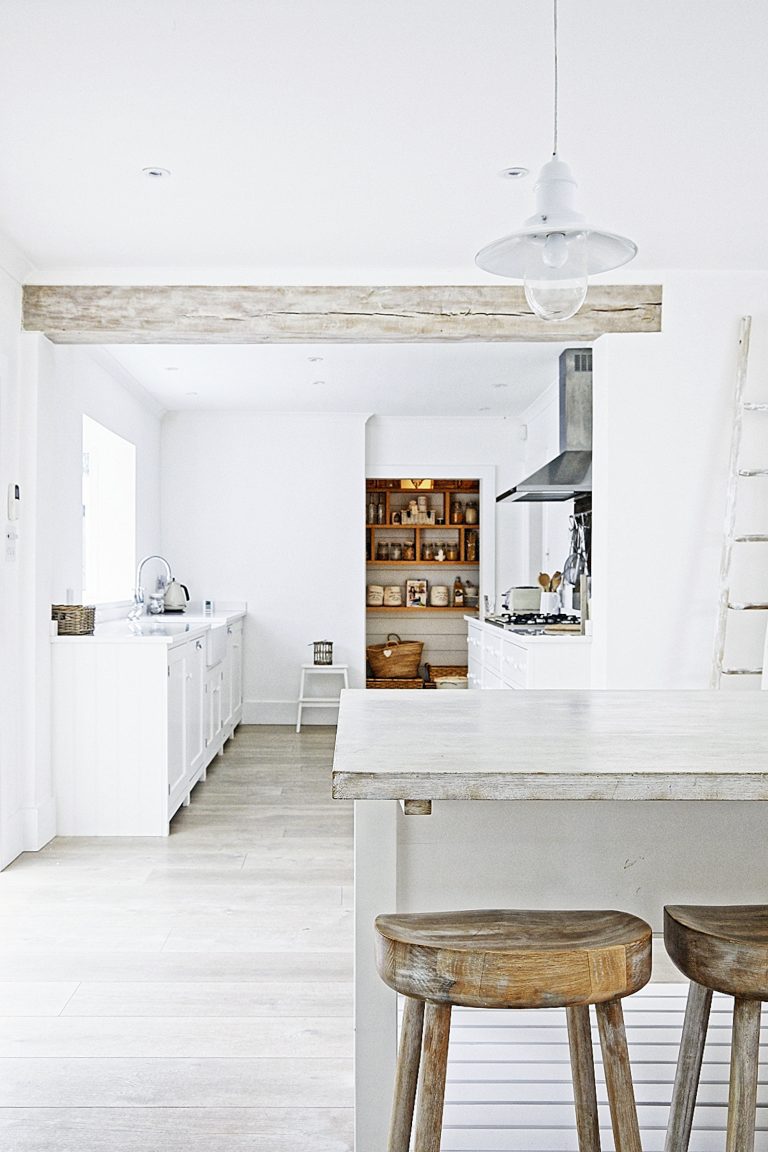 DRIFTWOOD MIDDLESEX, TW19- Location House - SHOOTFACTORY