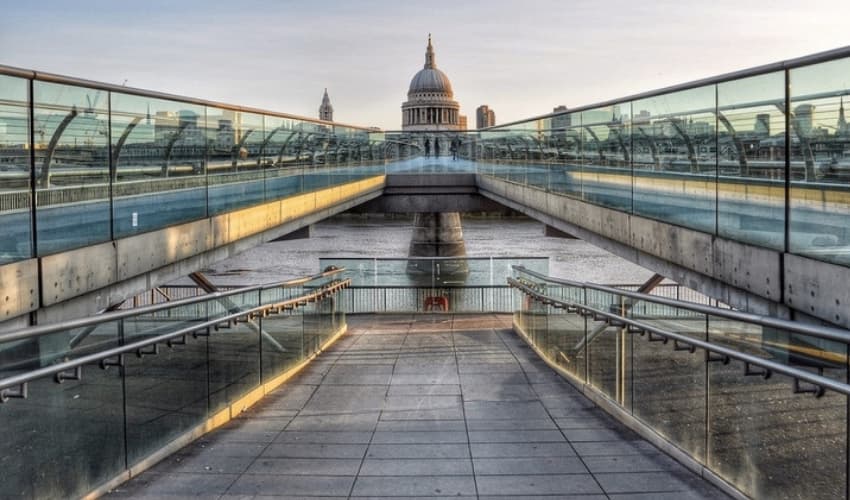 Millennium Bridge - London Instagram Locations - Shootfactory