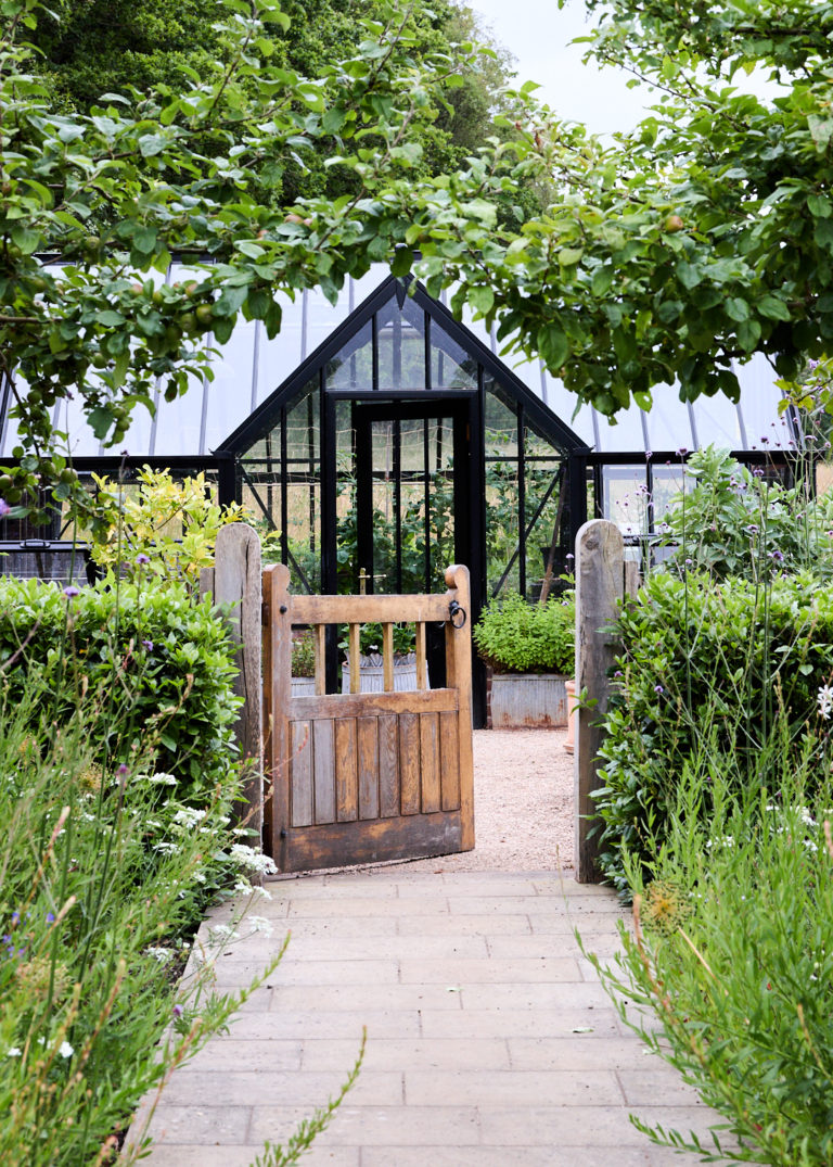 THE FARMHOUSE, EAST SUSSEX, TN20 - SHOOTFACTORY - OTHER UK HOUSES