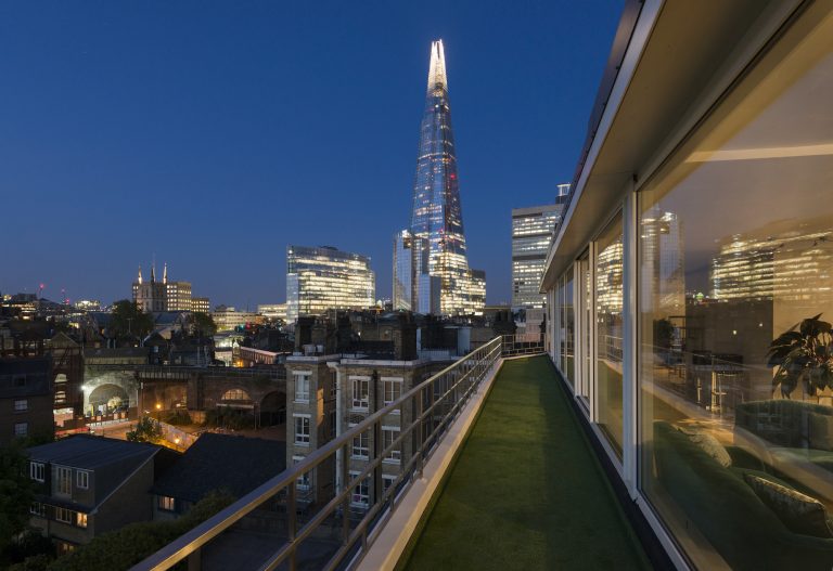 PENTHOUSE WITH VIEW OF LONDON SKYLINE AT NIGHT - SOUTHWARK PENTHOUSE LONDON, SE1 - Shootfactory - VENUES & EVENT SPACES