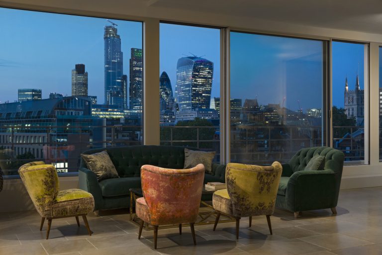 PENTHOUSE with floor to ceiling glass doors with a view over London - SOUTHWARK PENTHOUSE LONDON, SE1 - Shootfactory - VENUES & EVENT SPACES