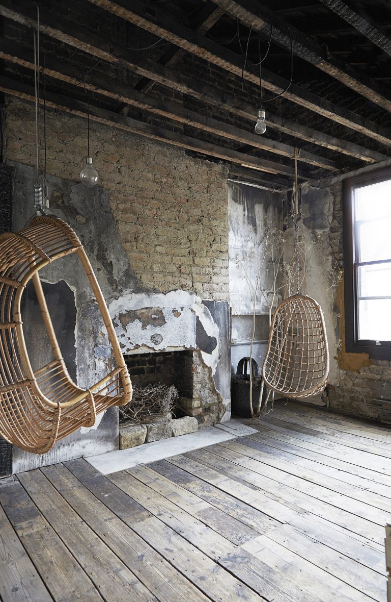 Attic room damaged by fire - CHESTERTON ATTIC LONDON, W10 - Shootfactory - QUIRKY & UNUSUAL LOCATIONS
