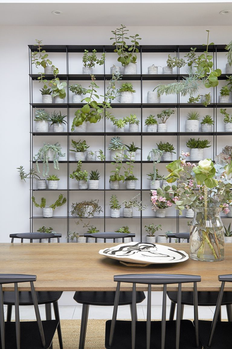 Dining table and chairs with shelving unit / VALERIE LONDON, N10 - Location House - SHOOTFACTORY