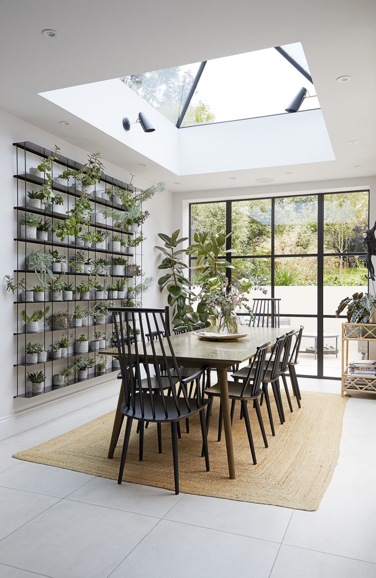 Dining room with large steel framed crittle doors leading into the garden / VALERIE LONDON, N10 - Location House - SHOOTFACTORY