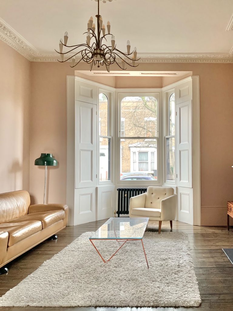 Pink sitting room with bar window/BROOKE LONDON E5/Shootfactory/London location house