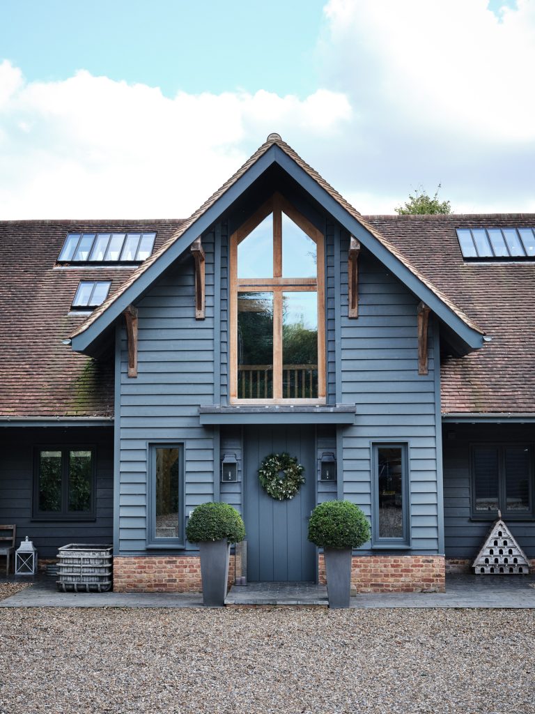 FRONT DOOR OF OAK FRAMED BARNHAGUE BARN HENLEY ON THAMES, RG9 - SHOOTFACTORY - OTHER UK LOCATION HOUSE