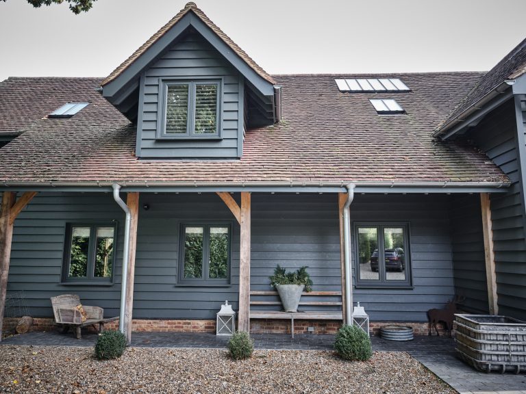 SIDE ELEVATION OF OAK FRAMED BARN - HAGUE BARN HENLEY ON THAMES, RG9 - SHOOTFACTORY - OTHER UK LOCATION HOUSE