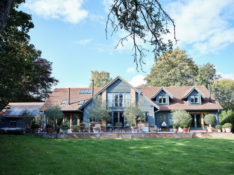BACK ELEVATION OF OAK FRAMED BARN -HAGUE BARN HENLEY ON THAMES, RG9 - SHOOTFACTORY - OTHER UK LOCATION HOUSE