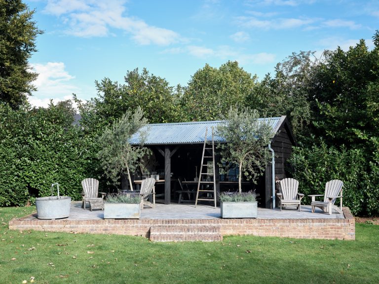 OUT DOOR DINING AREA AND PATIO - HAGUE BARN HENLEY ON THAMES, RG9 - SHOOTFACTORY - OTHER UK LOCATION HOUSE