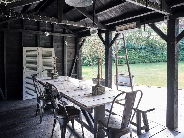 OUT DOOR DINING AREA WITH RUSTIC DINING TABLE AND CHAIRS - HAGUE BARN HENLEY ON THAMES, RG9 - SHOOTFACTORY - OTHER UK LOCATION HOUSE