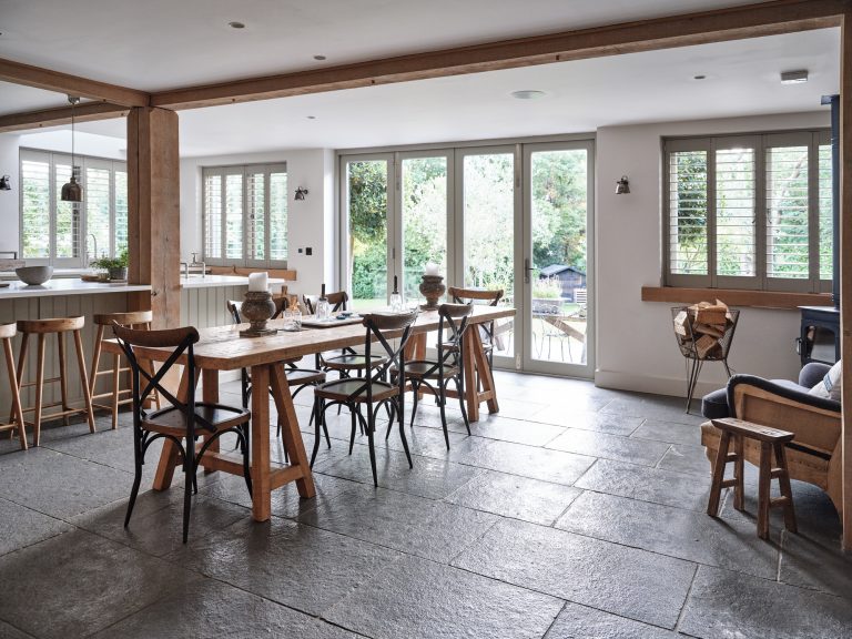 OPEN PLAN DINING AND KITCHEN AREA - HAGUE BARN HENLEY ON THAMES, RG9 - SHOOTFACTORY - OTHER UK LOCATION HOUSE