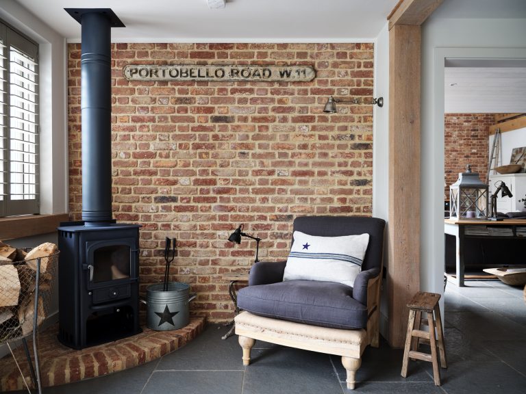 SITTING AREA WITH EXPOSED BRICK WALL AND A LOG BURNING STOVE - HAGUE BARN HENLEY ON THAMES, RG9 - SHOOTFACTORY - OTHER UK LOCATION HOUSE