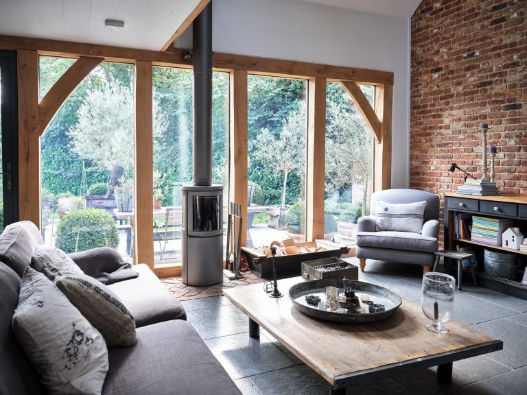 LOUNG WITH FLOOR TO CEILING WINDOW OVERLOOKING THE GARDEN -HAGUE BARN HENLEY ON THAMES, RG9 - SHOOTFACTORY - OTHER UK LOCATION HOUSE
