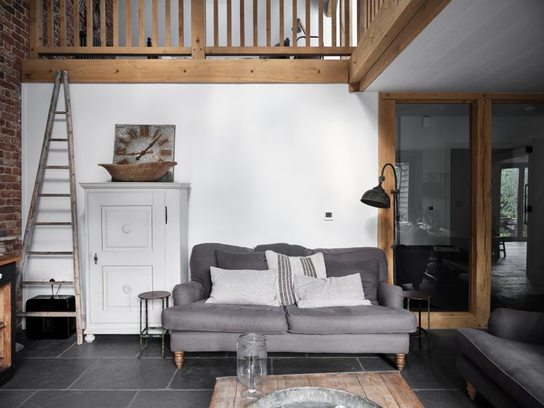 RUSTIC LOUNGE - HAGUE BARN HENLEY ON THAMES, RG9 - SHOOTFACTORY - OTHER UK LOCATION HOUSE