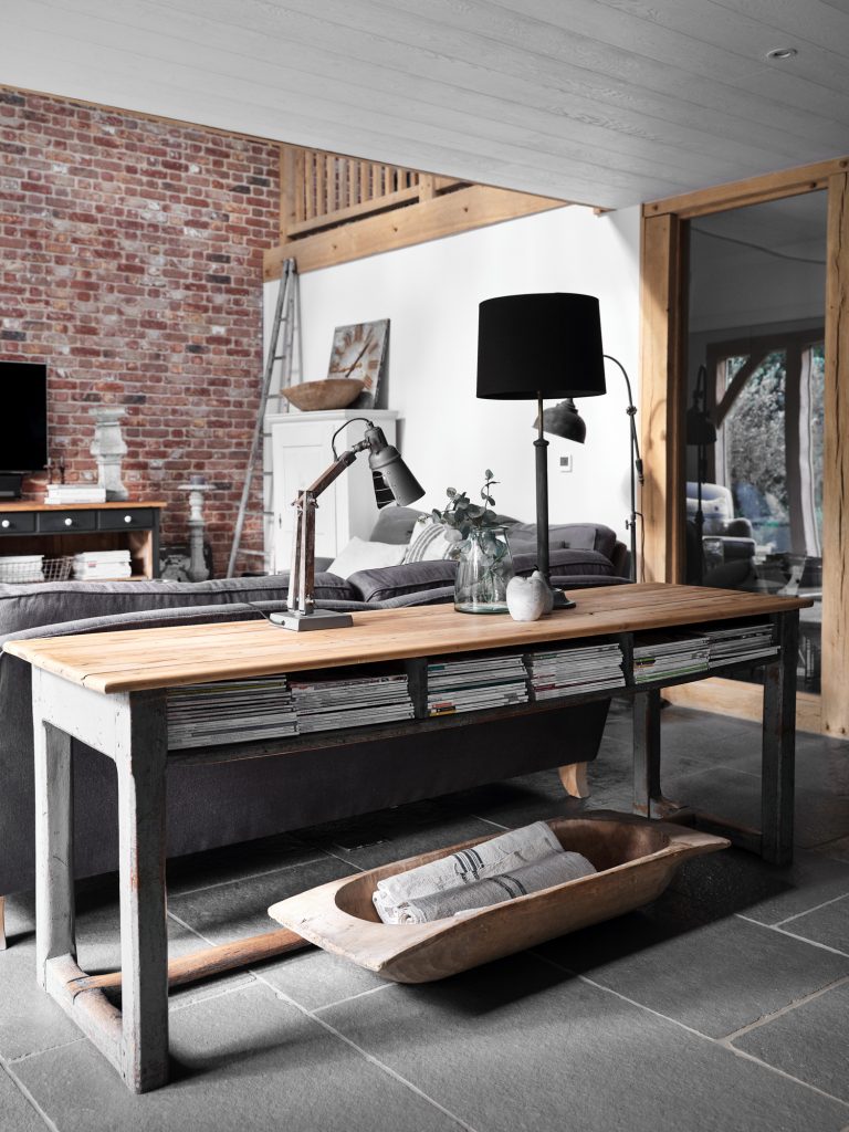 RUSTIC CONSOLE TABLE - HAGUE BARN HENLEY ON THAMES, RG9 - SHOOTFACTORY - OTHER UK LOCATION HOUSE