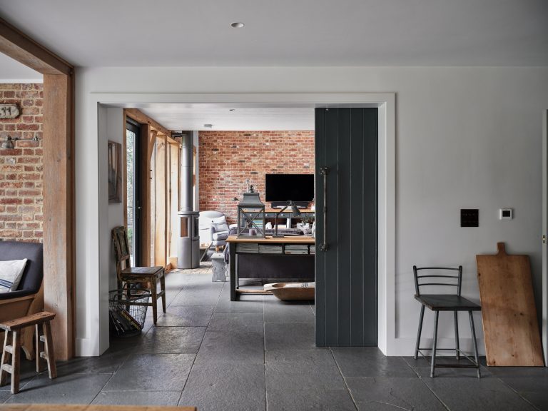 OPEN SIDLING DOOR WITH VEIW THOUGH TO RUSTIC SITTING ROOM - HAGUE BARN HENLEY ON THAMES, RG9 - SHOOTFACTORY - OTHER UK LOCATION HOUSE