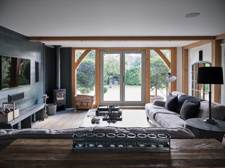 SITTING ROOM WITH VIEW OF GARDEN - HAGUE BARN HENLEY ON THAMES, RG9 - SHOOTFACTORY - OTHER UK LOCATION HOUSE