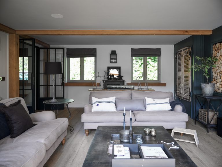 RUSTIC LOUNGE - HAGUE BARN HENLEY ON THAMES, RG9 - SHOOTFACTORY - OTHER UK LOCATION HOUSE