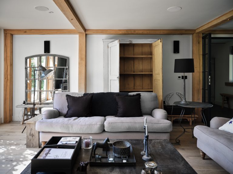RUSTIC LOUNGE WITH WOODEN CABINET - HAGUE BARN HENLEY ON THAMES, RG9 - SHOOTFACTORY - OTHER UK LOCATION HOUSE