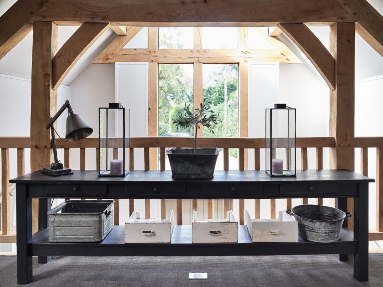 LONG AND DARK CONSOLE TABLE WITH RUSTIC HOME ACCESSORIES - HAGUE BARN HENLEY ON THAMES, RG9 - SHOOTFACTORY - OTHER UK LOCATION HOUSE