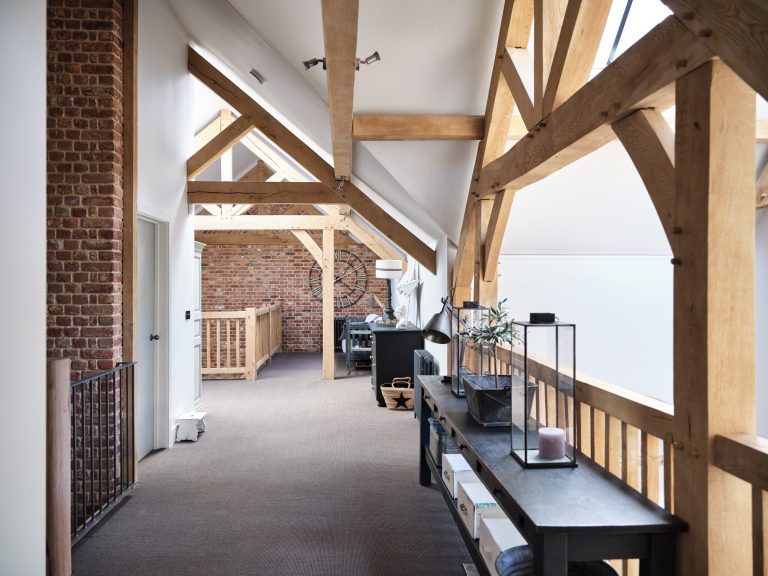 OAK FRAMED GALLERY LANDING AREA - HAGUE BARN HENLEY ON THAMES, RG9 - SHOOTFACTORY - OTHER UK LOCATION HOUSE