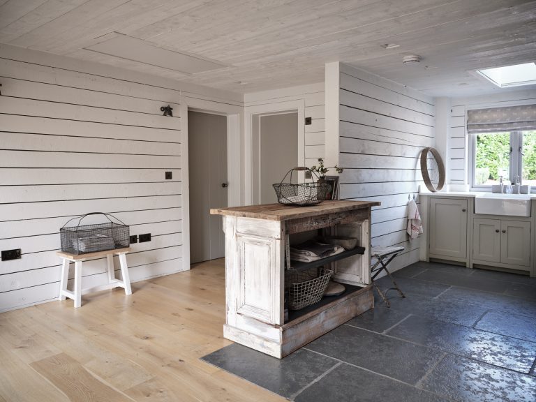UTILITY ROOM - HAGUE BARN HENLEY ON THAMES, RG9 - SHOOTFACTORY - OTHER UK LOCATION HOUSE