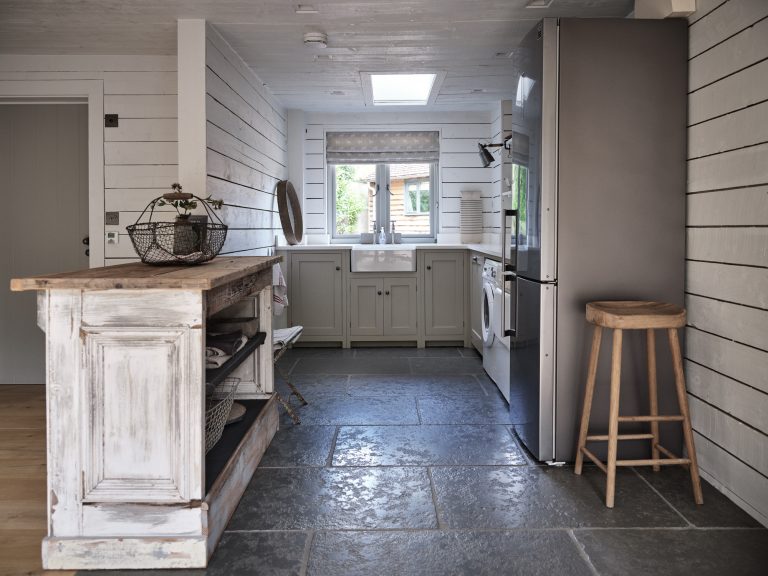 RUSTIC UTILITY ROOM - HAGUE BARN HENLEY ON THAMES, RG9 - SHOOTFACTORY - OTHER UK LOCATION HOUSE