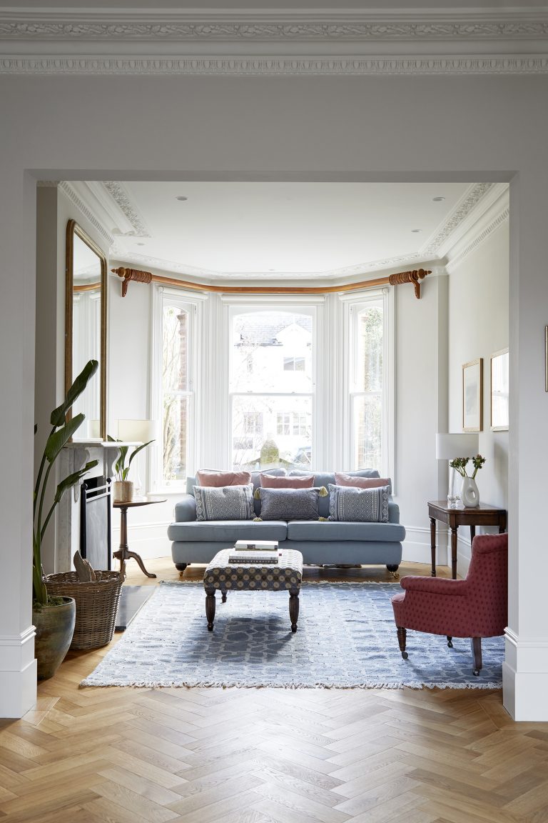 Open plan living room with large bay window - Melrose SW18 - Shootfactory - London Location House