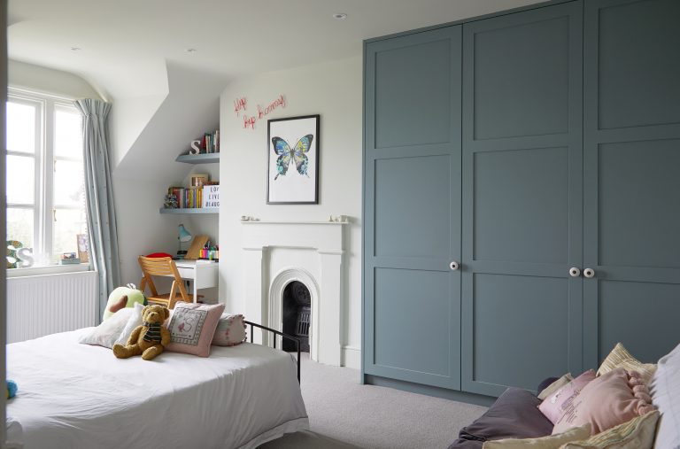 Bedroom with original open fire place - Melrose SW18 - Shootfactory - London Location House