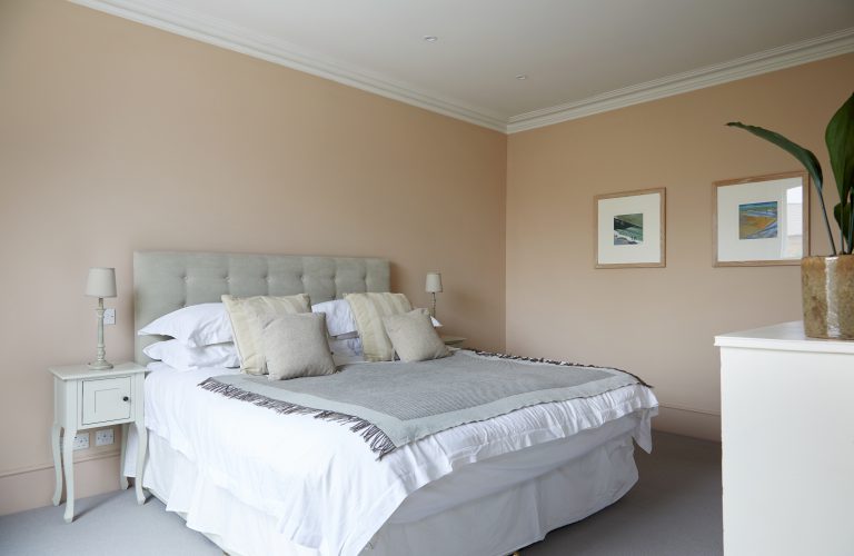 Traditionally styled bedroom - Melrose SW18 - Shootfactory - London Location House