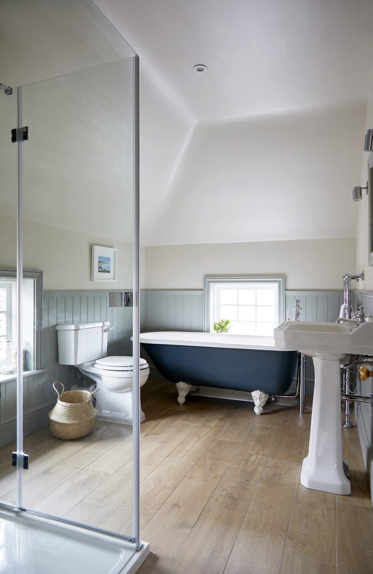 Family bathroom with roll top bath - Melrose SW18 - Shootfactory - London Location House