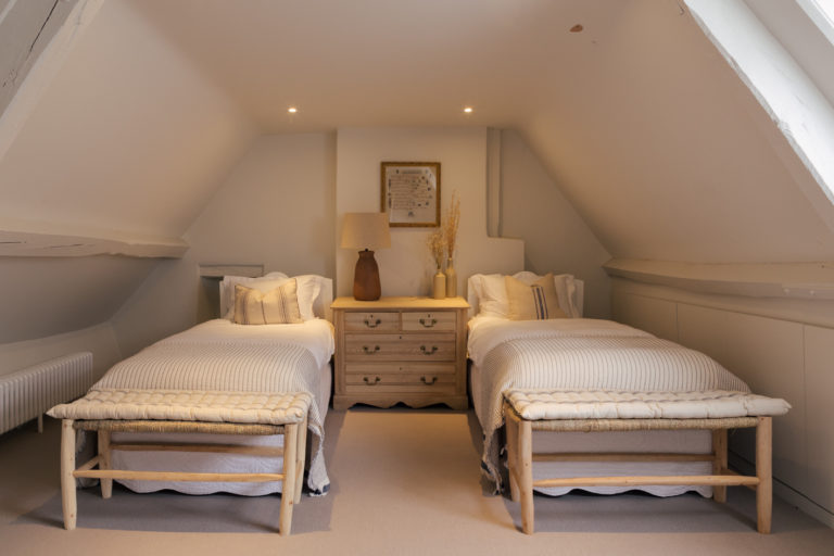 COLDSTREAM OXFORDSHIRE, OX7 - SHOOTFACTORY - OTHER UK LOCATION HOUSE