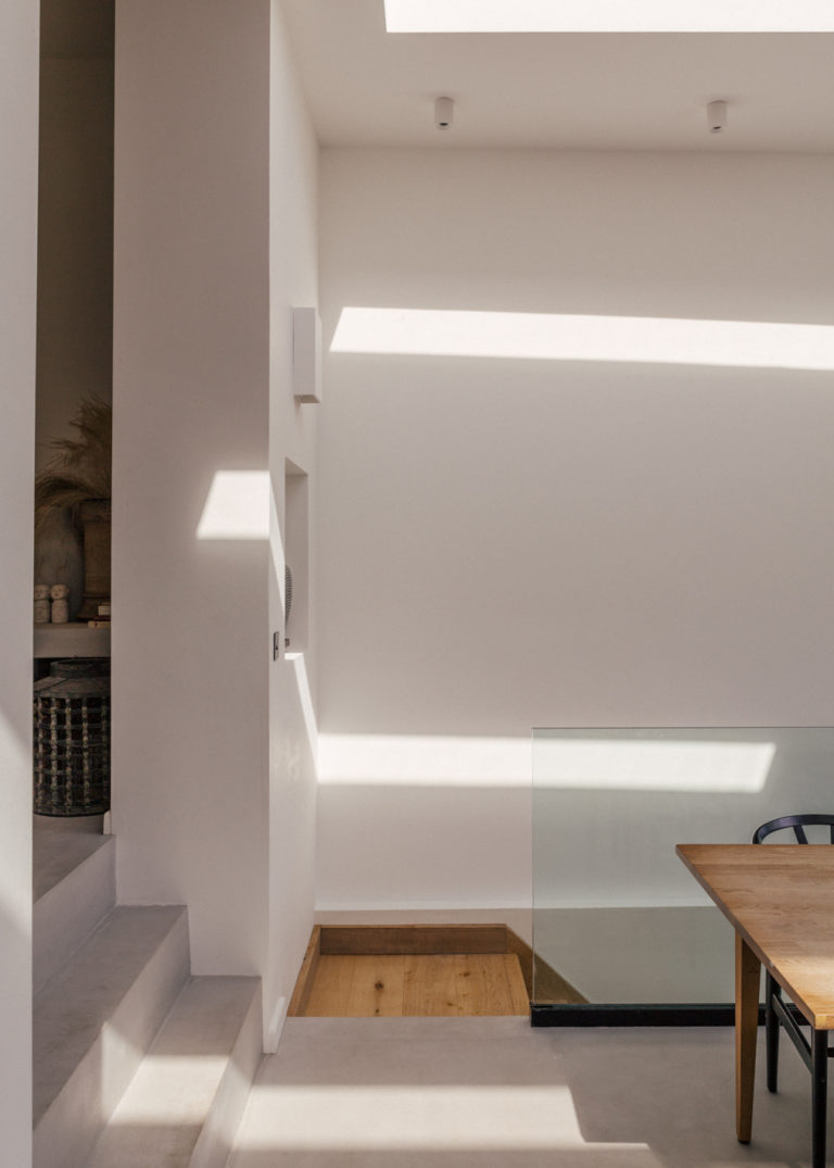 WANDLE LONDON, SW17 - SHOOTFACTORY - LONDON LOCATION HOUSE