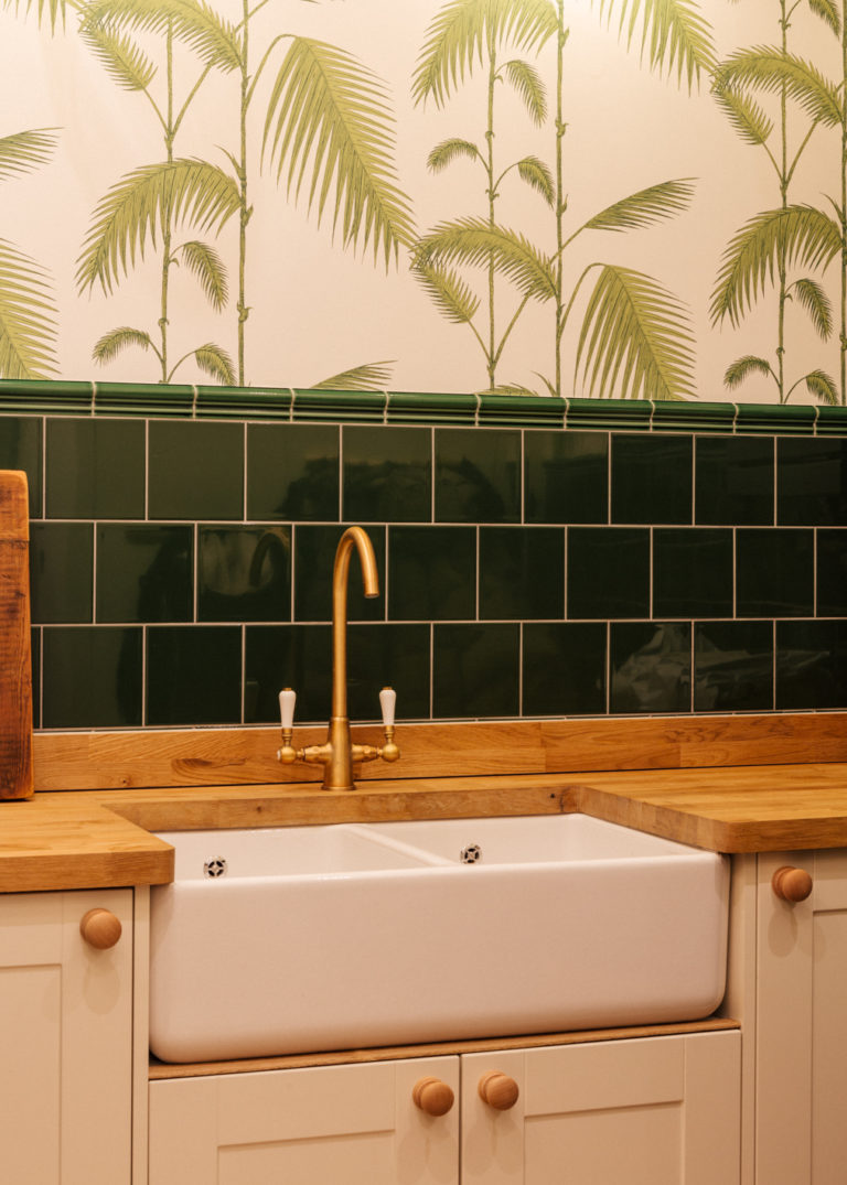 WANDLE LONDON, SW17 - SHOOTFACTORY - LONDON LOCATION HOUSE